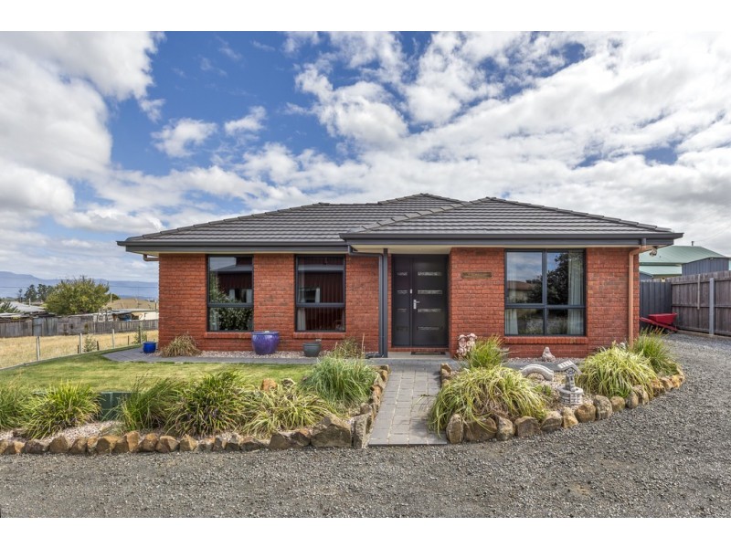 17 Macquarie Street, Cressy TAS 7302