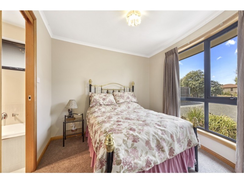 17 Macquarie Street, Cressy TAS 7302