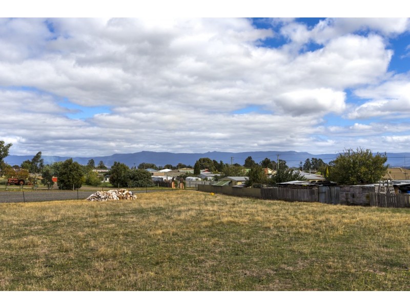 17 Macquarie Street, Cressy TAS 7302