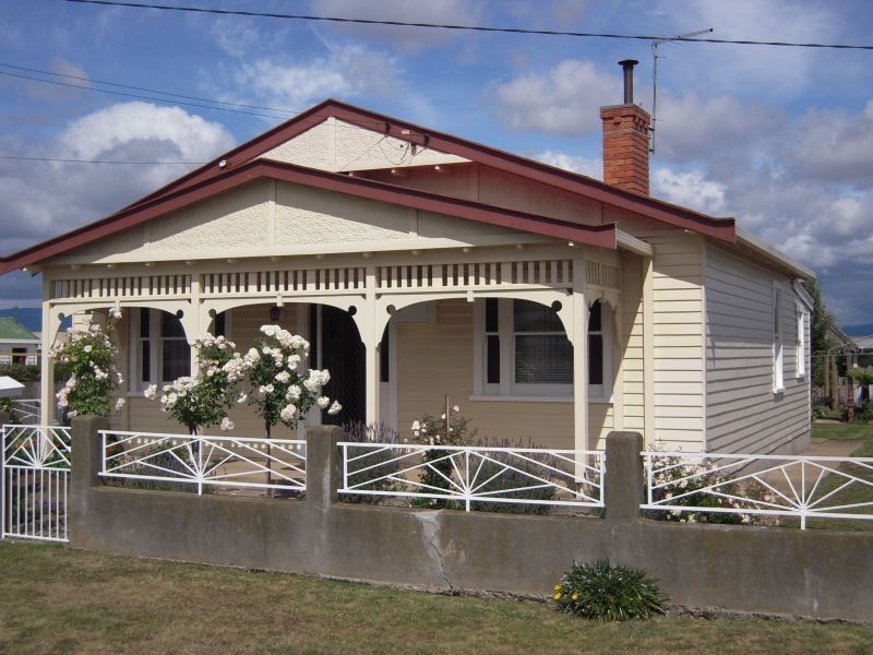 16 Charles Street, Cressy TAS 7302