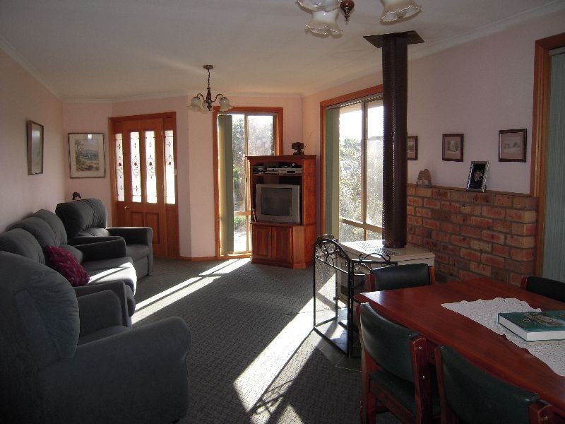 1  Honeysuckle Grove, Evandale TAS 7212