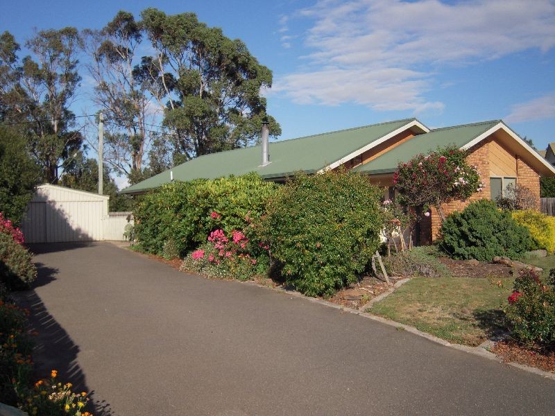 1  Honeysuckle Grove, Evandale TAS 7212