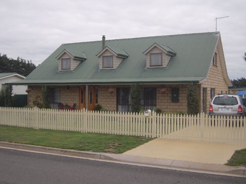 28 Archer Street, Cressy TAS 7302
