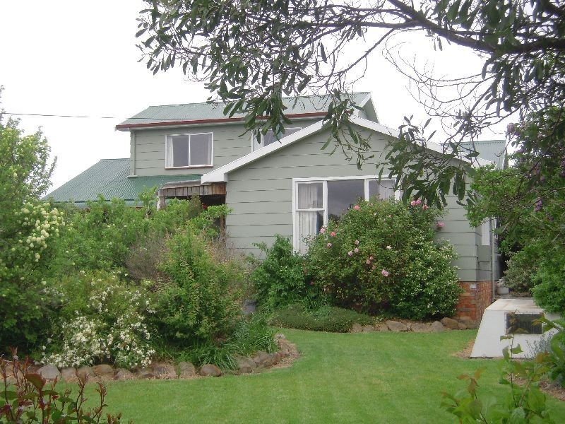 24 Churchill Street, Avoca TAS 7213