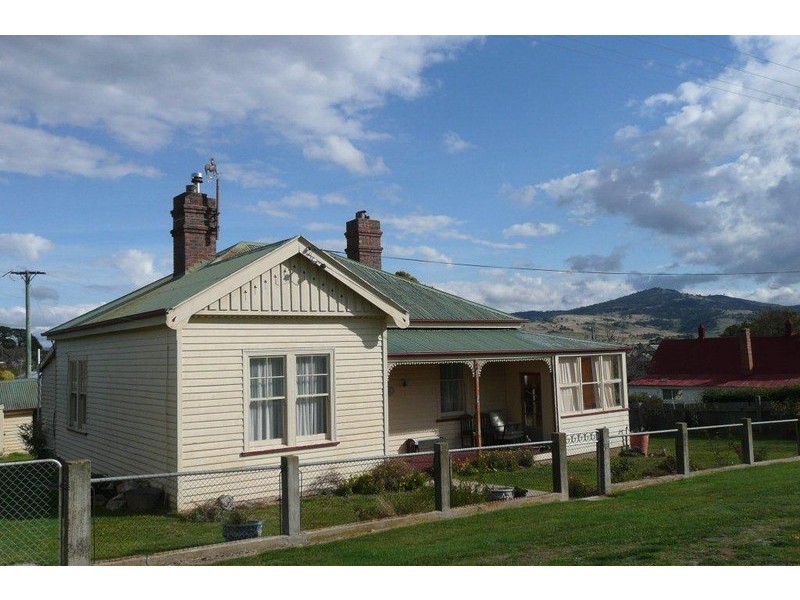 18 Blenheim Street, Avoca TAS 7213