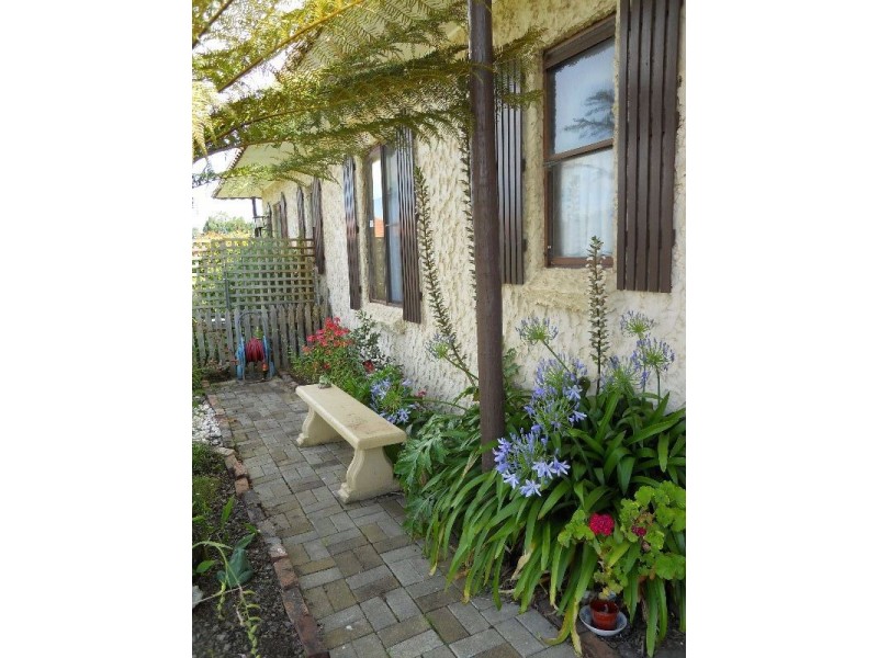 2/4 William Street, Westbury TAS 7303