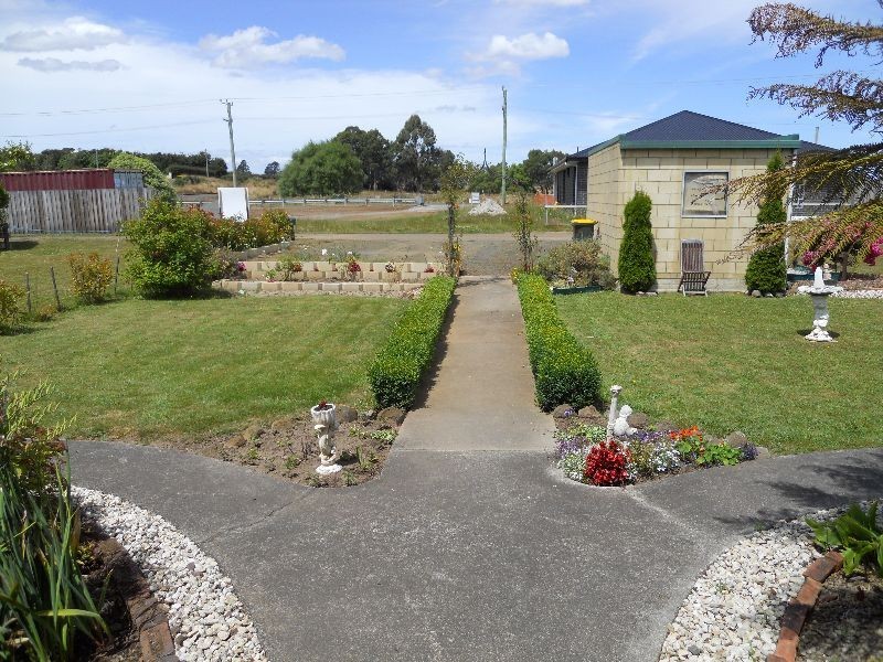 2/4 William Street, Westbury TAS 7303