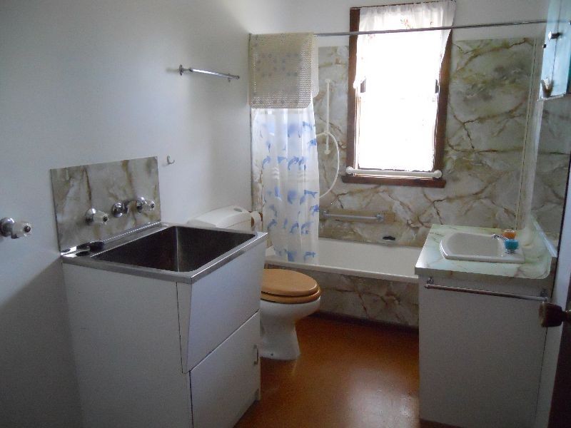 2/4 William Street, Westbury TAS 7303