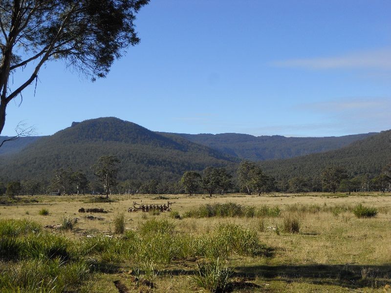 “Little Den” Lake River Road, Cressy TAS 7302