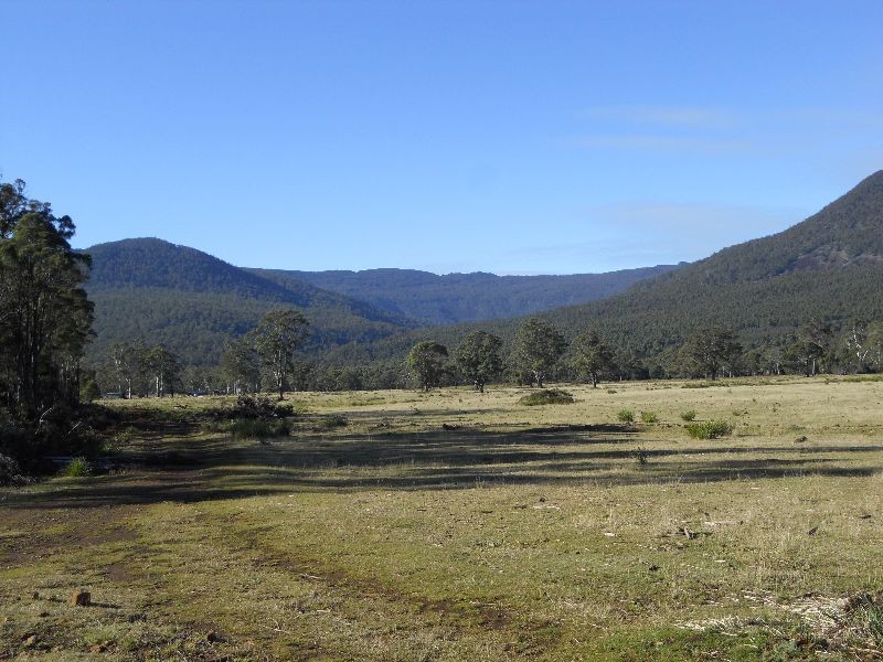 “Little Den” Lake River Road, Cressy TAS 7302