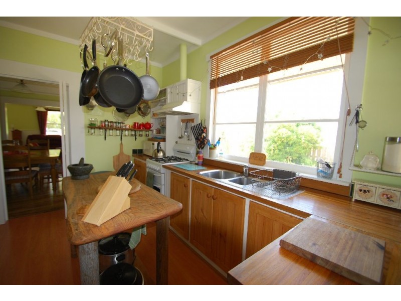 6 Gray Street, Avoca TAS 7213