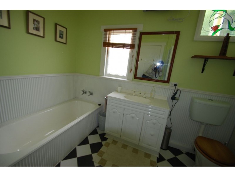 6 Gray Street, Avoca TAS 7213