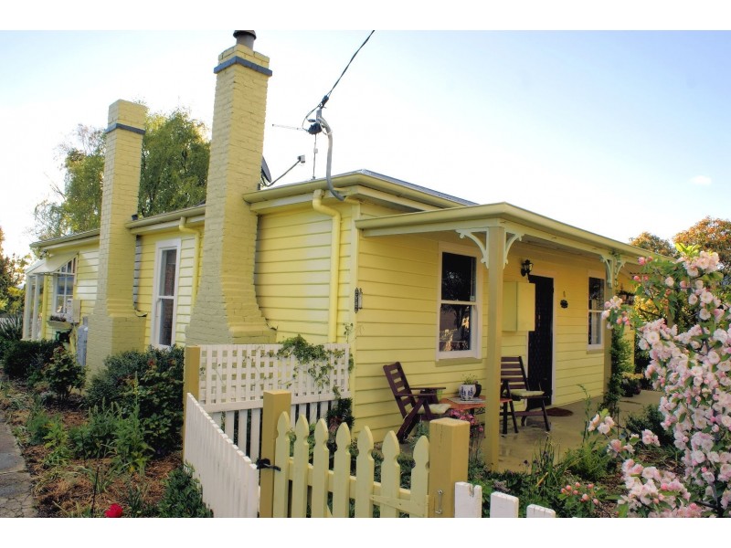 6 Gray Street, Avoca TAS 7213