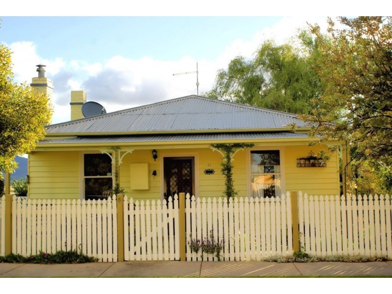 6 Gray Street, Avoca TAS 7213