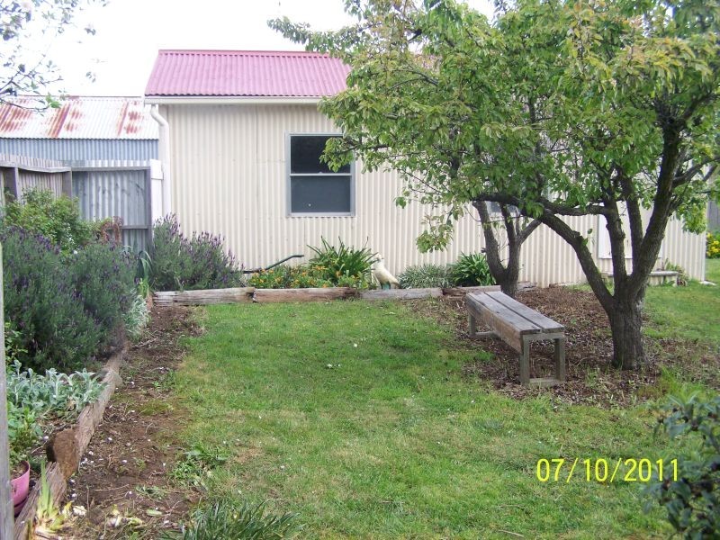 16 Charles Street, Cressy TAS 7302