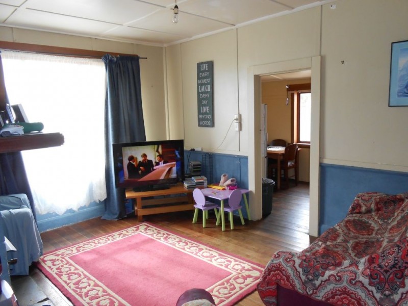 9 Charles Street, Cressy TAS 7302