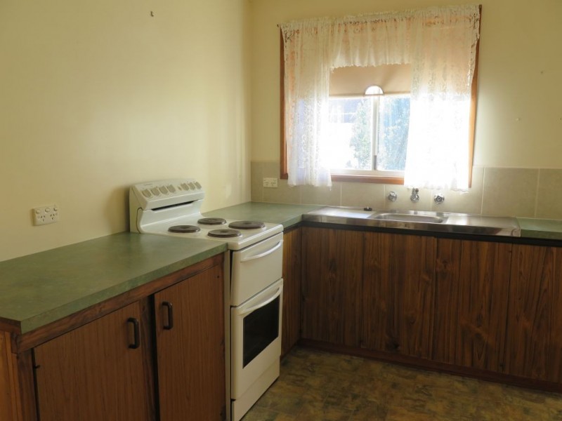 16 Bedford Street, Campbell Town TAS 7210