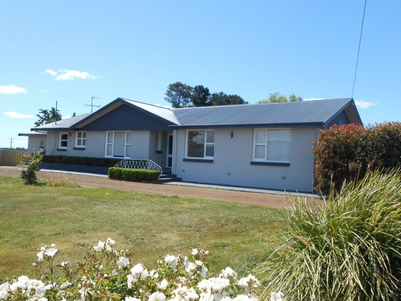 2 Macquarie Street, Cressy TAS 7302