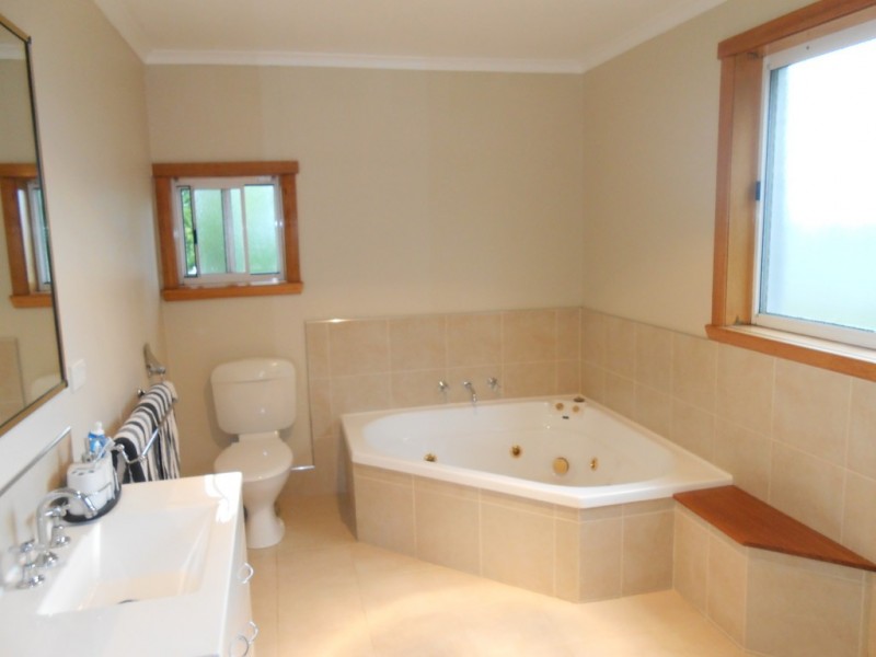 2 Macquarie Street, Cressy TAS 7302
