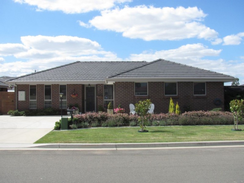 2/76 Lewis Street, Longford TAS 7301