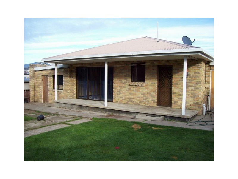 17 Sixth Avenue, New Norfolk TAS 7140