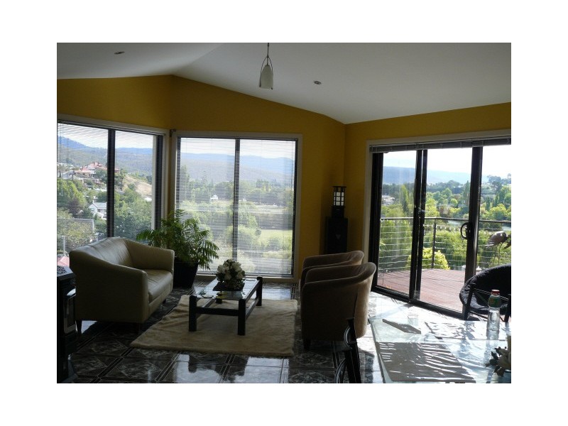 4 Lady Franklin Drive, New Norfolk TAS 7140
