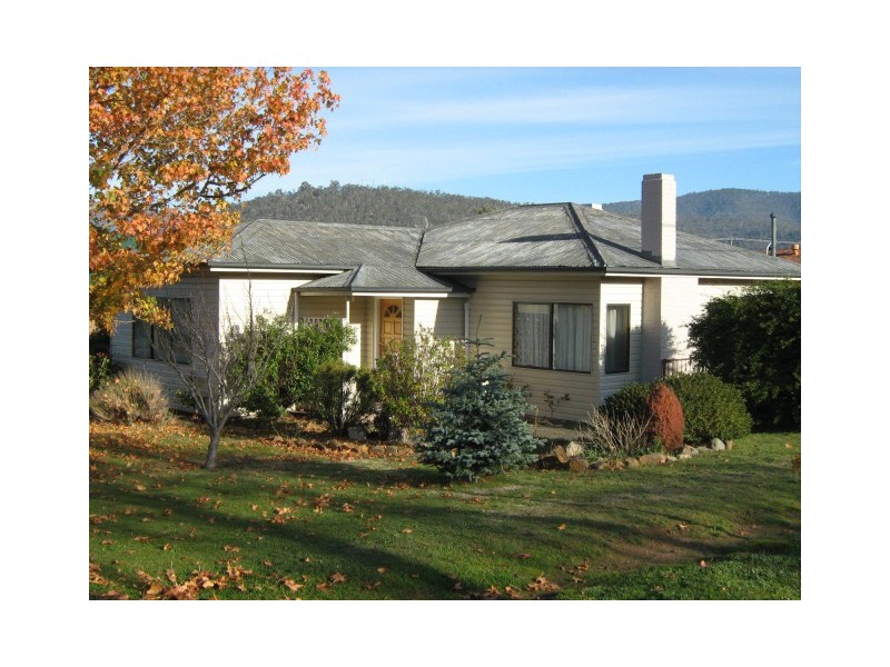 8 Second Avenue, New Norfolk TAS 7140