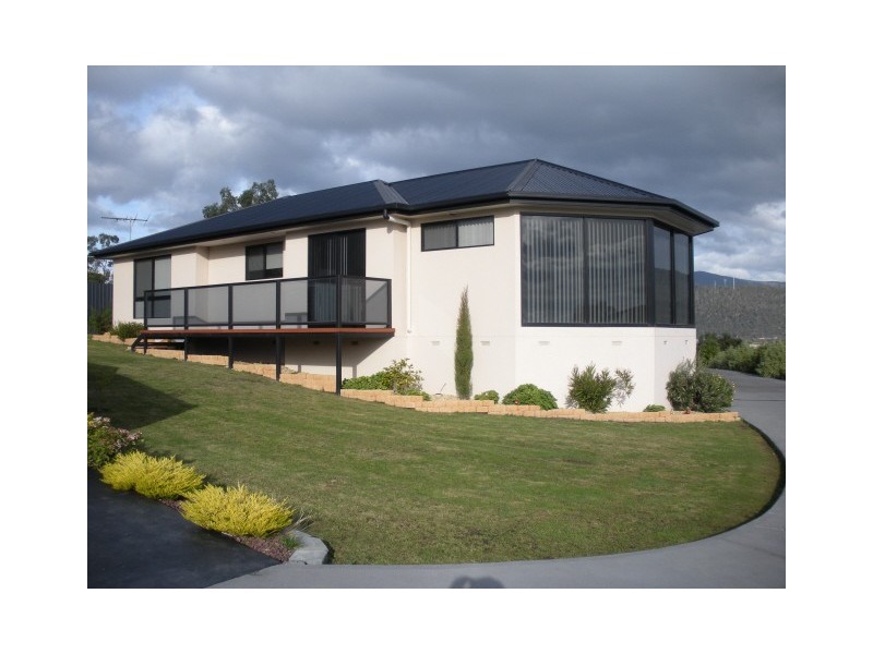 2/8  Howell Drive, New Norfolk TAS 7140