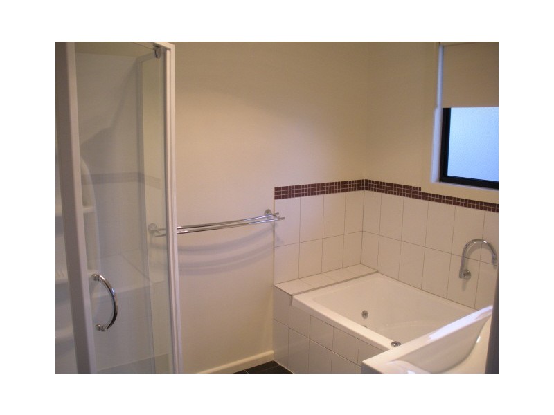 2/8  Howell Drive, New Norfolk TAS 7140