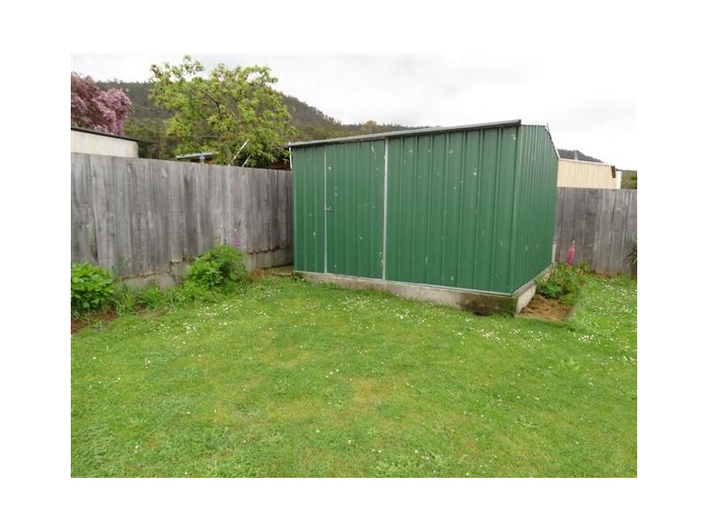 27 Sixth Avenue, New Norfolk TAS 7140