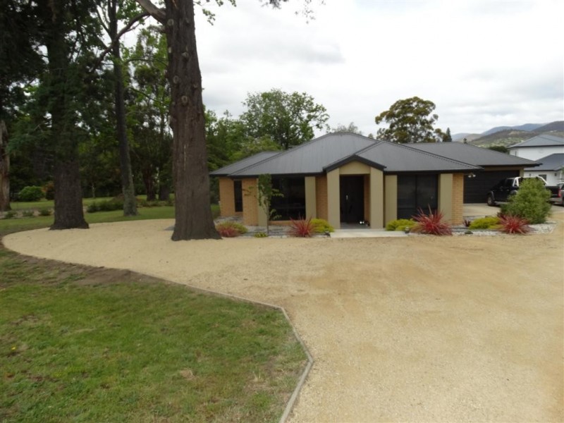 83 Derwent Terrace, New Norfolk TAS 7140