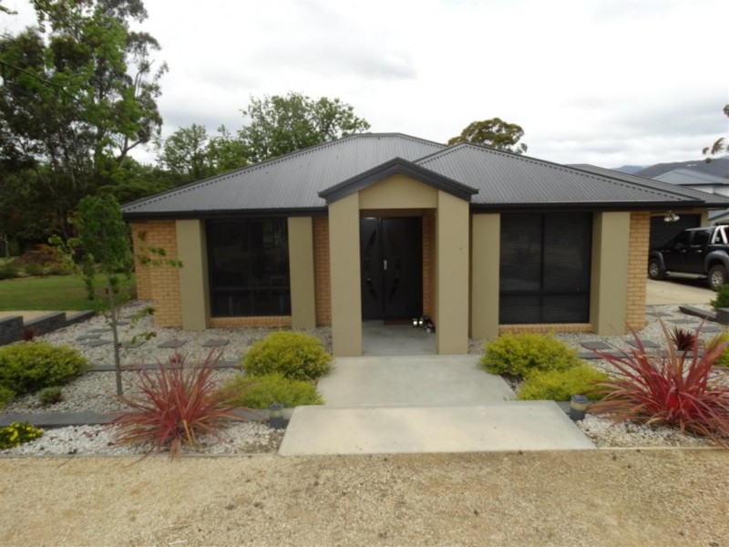 83 Derwent Terrace, New Norfolk TAS 7140
