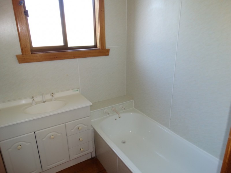 8 Giddy Avenue, New Norfolk TAS 7140