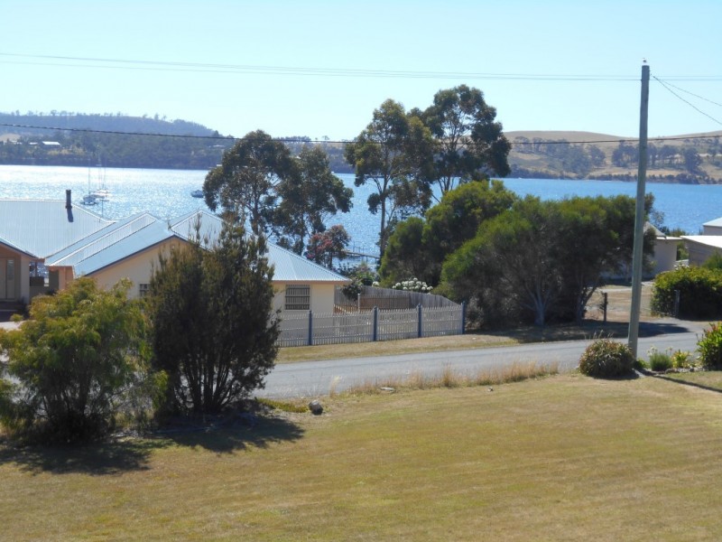 24 Barton Avenue, Triabunna TAS 7190