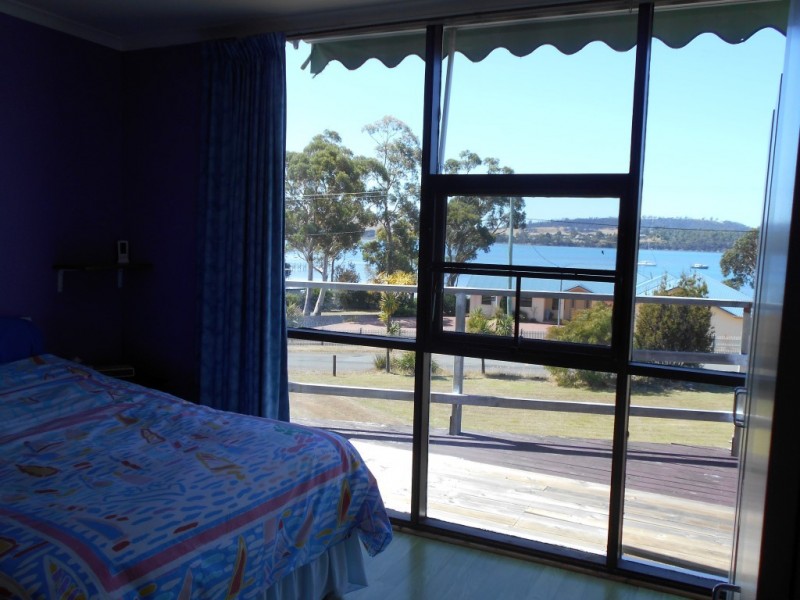24 Barton Avenue, Triabunna TAS 7190