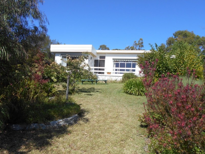 64 Barton Avenue, Triabunna TAS 7190