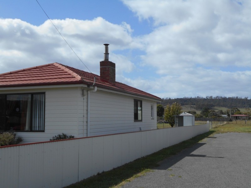 24 Melbourne Street, Triabunna TAS 7190