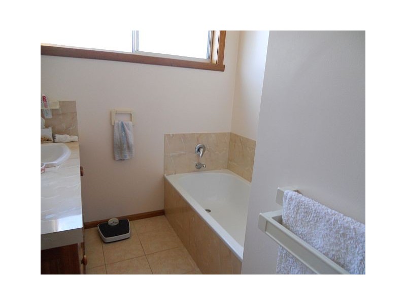 5 Barton Avenue, Triabunna TAS 7190