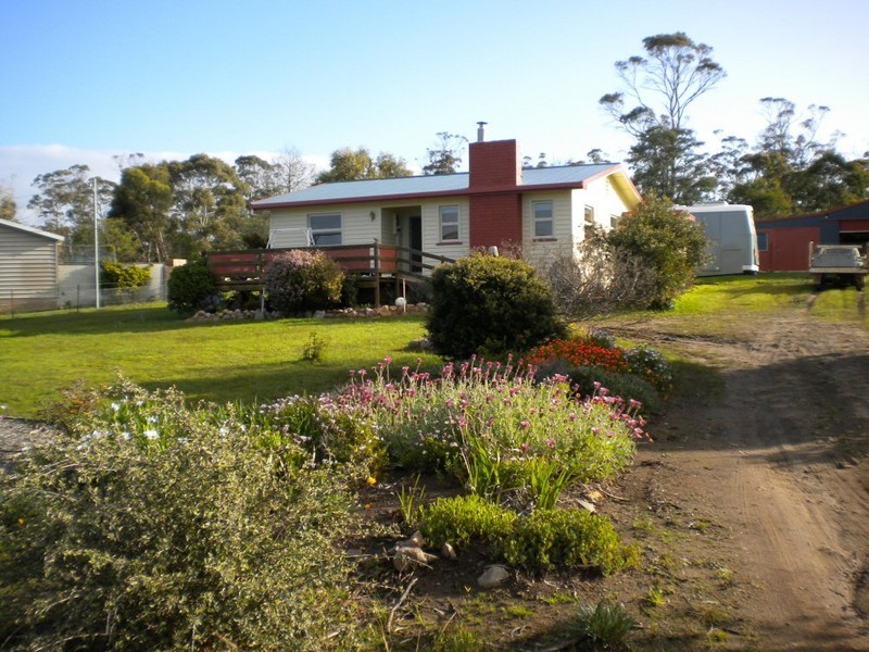 12 Barton Avenue, Triabunna TAS 7190