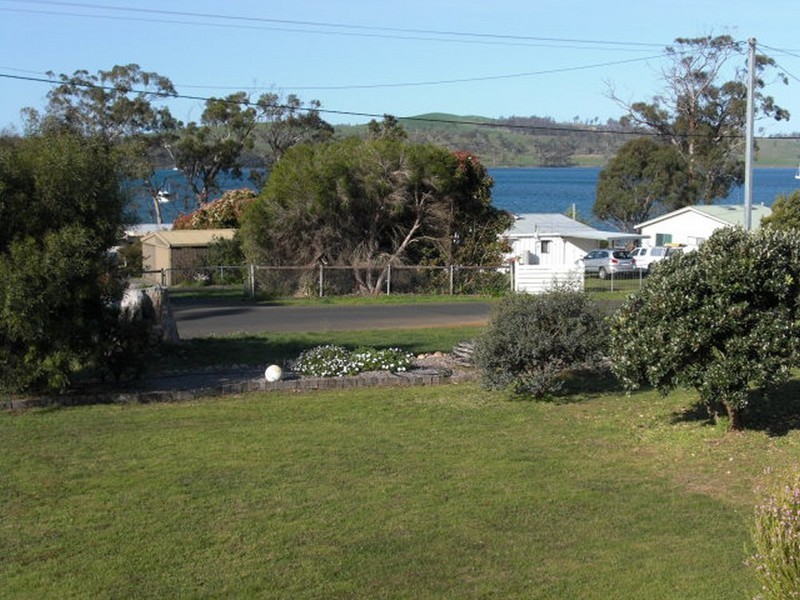 12 Barton Avenue, Triabunna TAS 7190