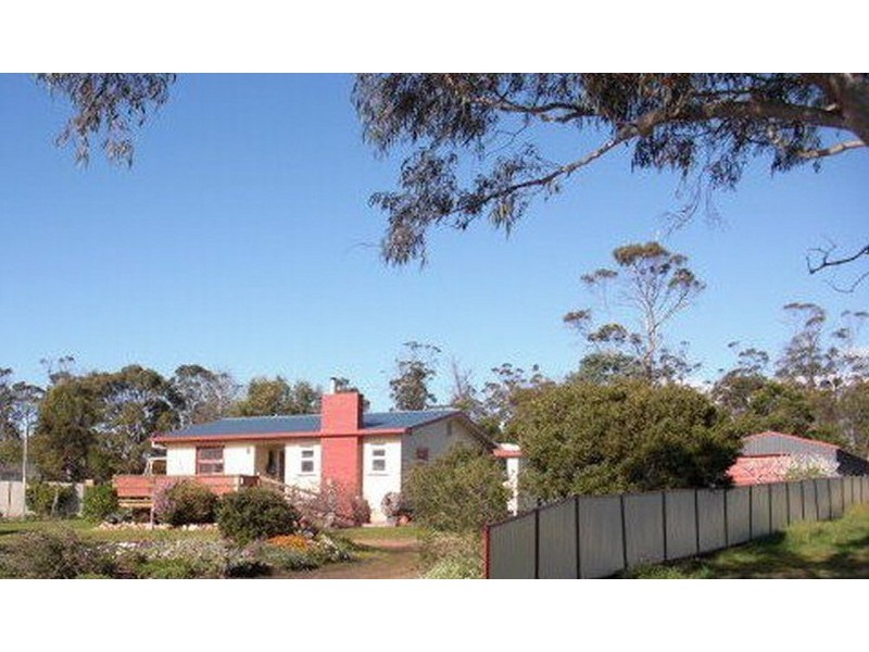 12 Barton Avenue, Triabunna TAS 7190