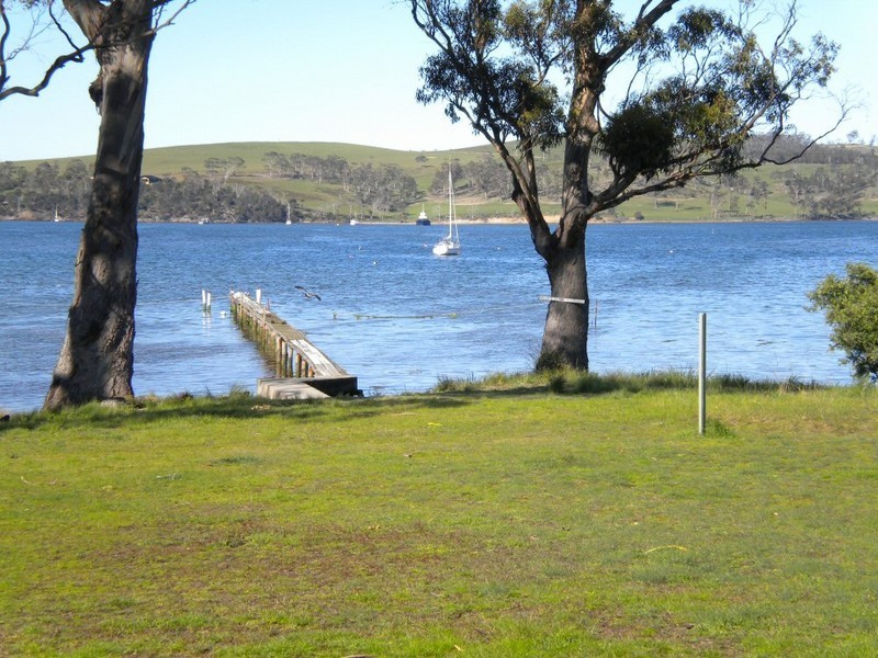 21 Barton Avenue, Triabunna TAS 7190