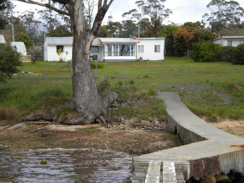 21 Barton Avenue, Triabunna TAS 7190