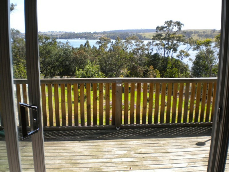 76 Barton Avenue, Triabunna TAS 7190