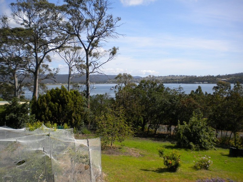 76 Barton Avenue, Triabunna TAS 7190