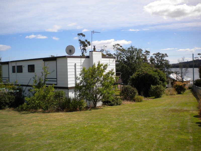24 Barton Avenue, Triabunna TAS 7190