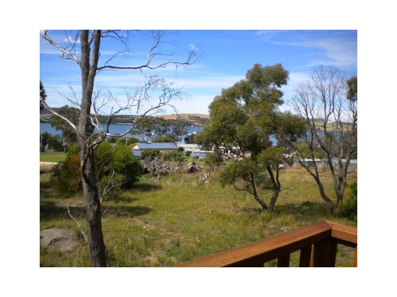 8A Barton Avenue, Triabunna TAS 7190