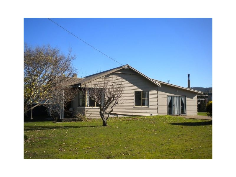 11 Maria Street, Triabunna TAS 7190