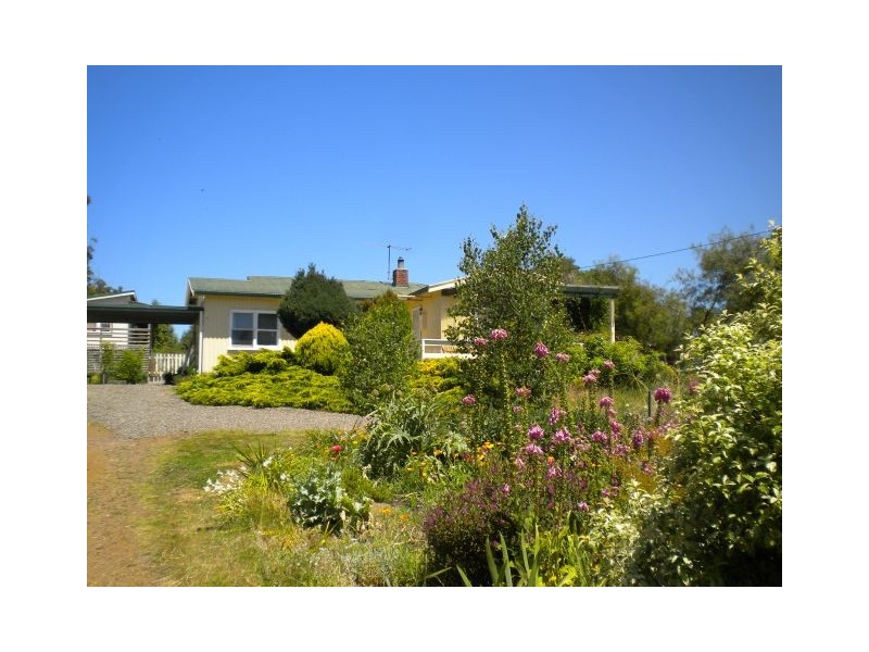 4 Barton Avenue, Triabunna TAS 7190