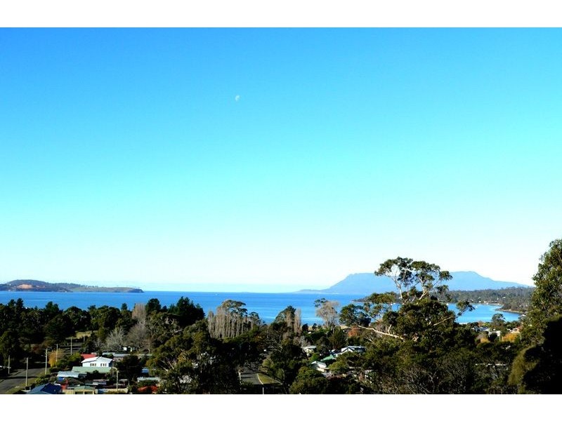 10 Wattle Grove, Orford TAS 7190